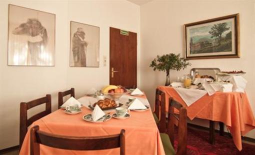фото отеля Hotel Corona Garni
