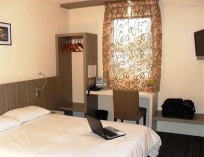 фото отеля Brit Hotel Le Cottage Arnage