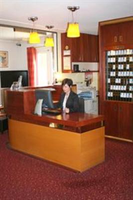 фото отеля Brit Hotel Le Cottage Arnage