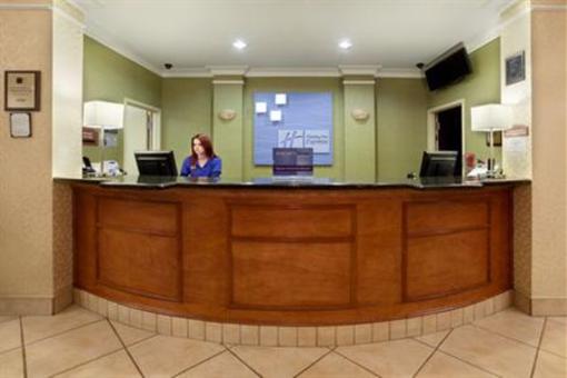 фото отеля Holiday Inn Express Windsor - Sonoma County