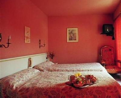 фото отеля Hotel De La Paix Cazaubon