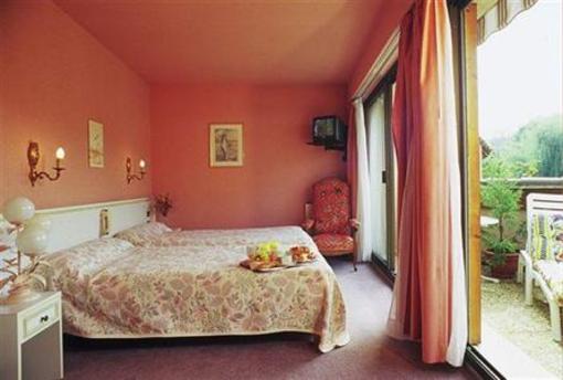 фото отеля Hotel De La Paix Cazaubon