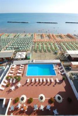 фото отеля Hotel Embassy Pesaro
