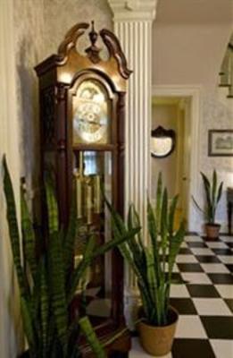 фото отеля The Pillars of Plainfield Bed and Breakfast