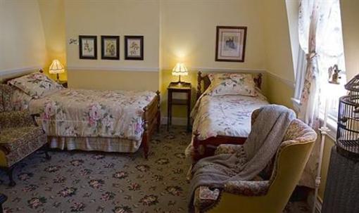 фото отеля The Pillars of Plainfield Bed and Breakfast