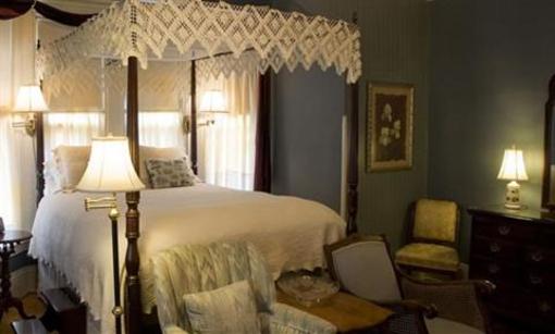 фото отеля The Pillars of Plainfield Bed and Breakfast