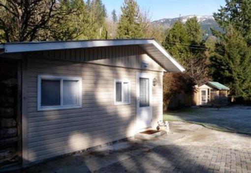 фото отеля Riverbend Guest House B&B