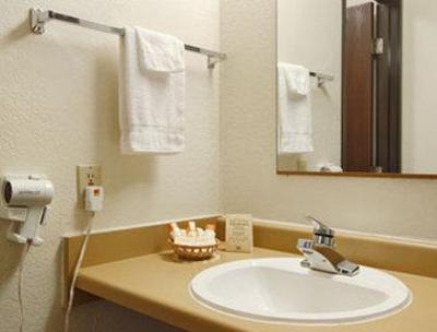 фото отеля Pierre-Days Inn
