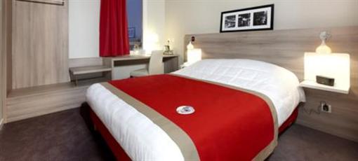 фото отеля Kyriad Versailles St-Cyr