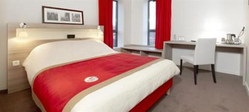 фото отеля Kyriad Versailles St-Cyr