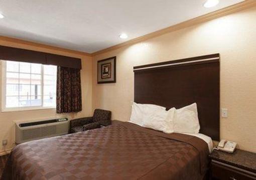 фото отеля Rodeway Inn National City