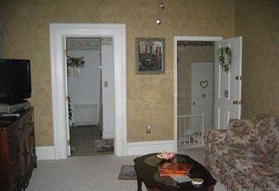 фото отеля Elmira's Painted Lady Bed and Breakfast