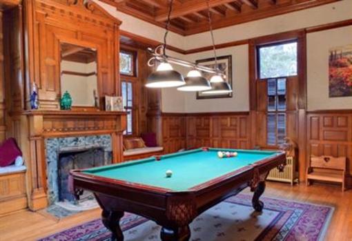 фото отеля Elmira's Painted Lady Bed and Breakfast