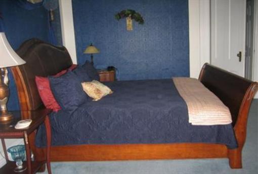 фото отеля Elmira's Painted Lady Bed and Breakfast