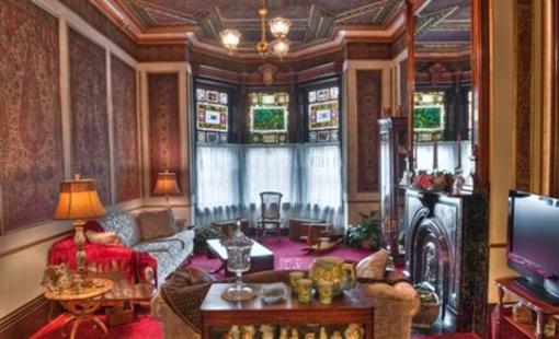 фото отеля Elmira's Painted Lady Bed and Breakfast