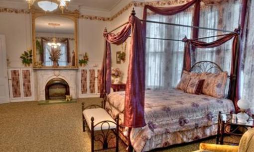 фото отеля Elmira's Painted Lady Bed and Breakfast