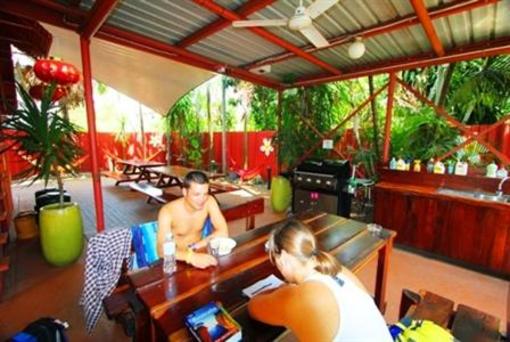 фото отеля Travellers Oasis Backpackers