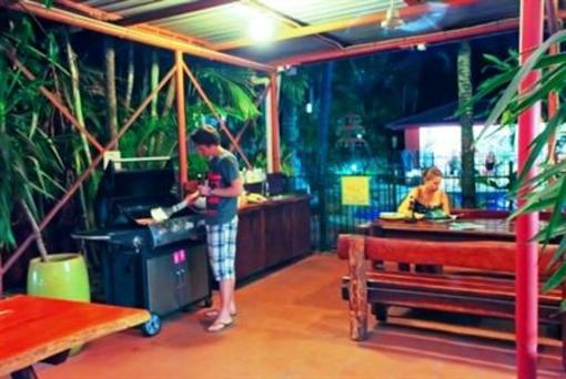 фото отеля Travellers Oasis Backpackers