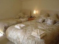 Tigh Na Cloich Hotel