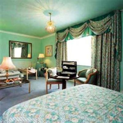 фото отеля The Walnut Tree Hotel