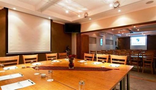 фото отеля Lodge on Main Guest House and Conference Centre