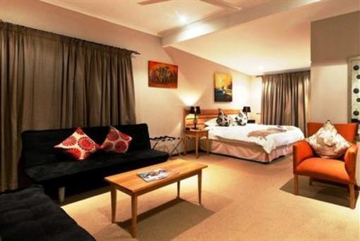 фото отеля Lodge on Main Guest House and Conference Centre