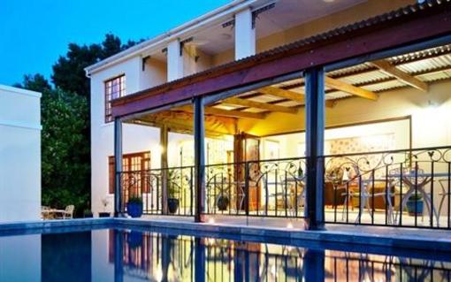 фото отеля Lodge on Main Guest House and Conference Centre