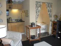 Golden Palms Inn & Suites