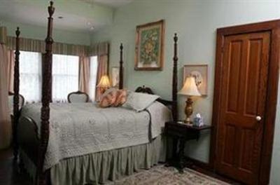 фото отеля Sweetwater Branch Inn