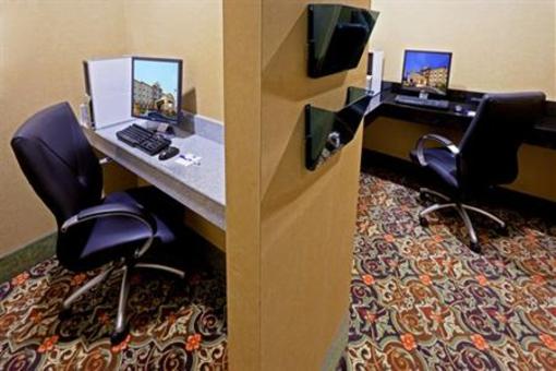 фото отеля Holiday Inn Express Hotel & Suites Branchburg