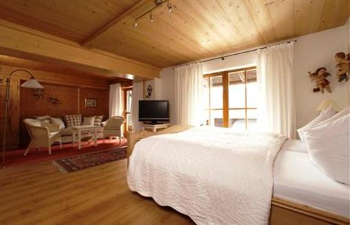 фото отеля Hotel Garni Föhrenhof Farchant