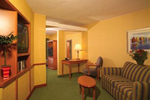 фото отеля Fairfield Inn & Suites Virginia Beach Oceanfront