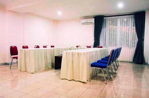 фото отеля Lotus Hotel Bandung