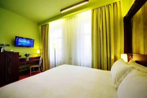 фото отеля Camelot Beach Hotel