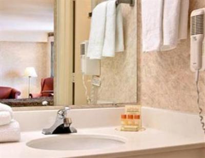 фото отеля Days Inn South Petersburg