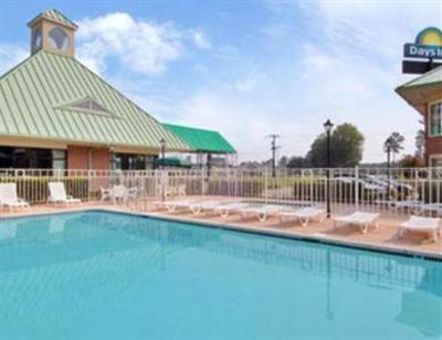фото отеля Days Inn South Petersburg