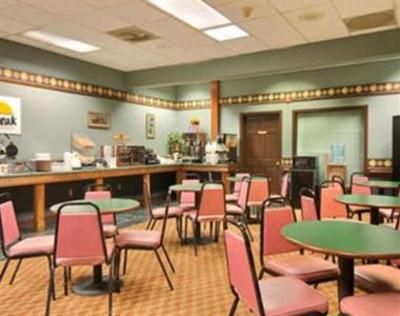 фото отеля Days Inn South Petersburg