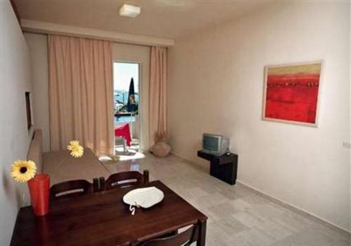 фото отеля Corinna Mare Apartments & Suites
