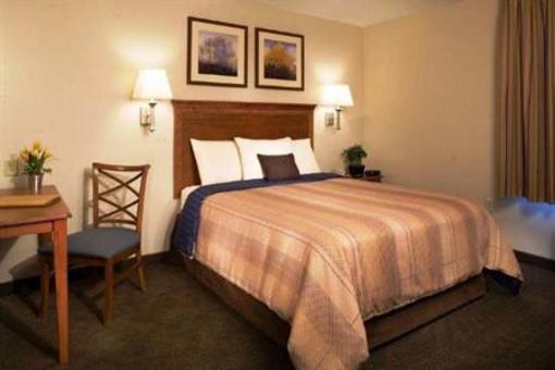 фото отеля Hawthorn Suites by Wyndham Greensboro