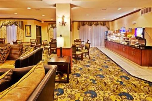 фото отеля Holiday Inn Express Hotel & Suites Ponca City