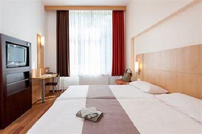 фото отеля Ibis Berlin Neukoelln