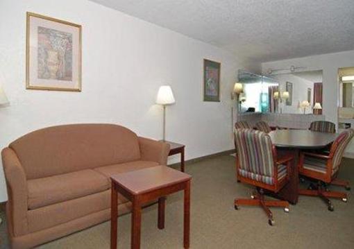 фото отеля Quality Inn & Suites Hendersonville