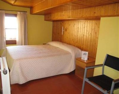 фото отеля Hostal Els Roures Sant Pau de Seguries