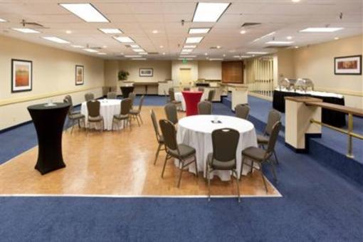 фото отеля Holiday Inn Cheyenne/I-80