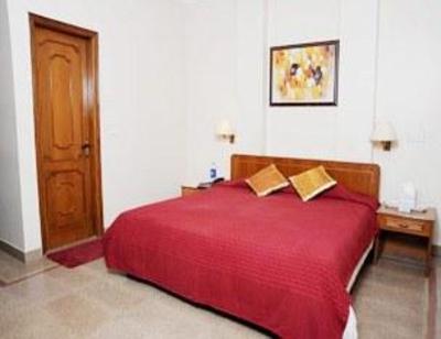 фото отеля Pals Inn
