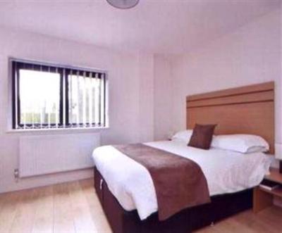 фото отеля Crompton Court Apartments London