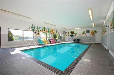 фото отеля Econo Lodge Inn & Suites Bettendorf