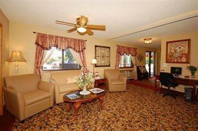 фото отеля Econo Lodge Inn & Suites Bettendorf