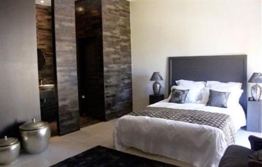 фото отеля Chambres d'Hotes La Maison de Leonie