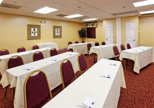 фото отеля Holiday Inn Express Hotel & Suites Crossville